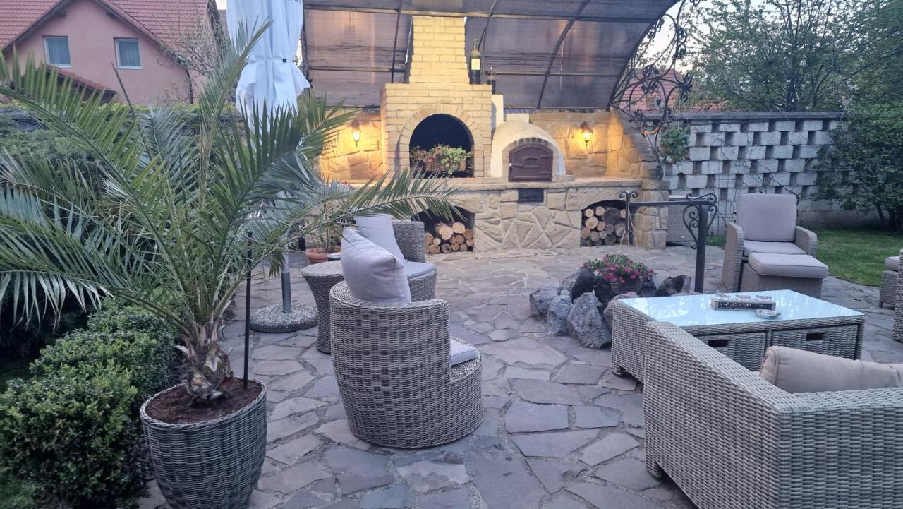 Villa Westfalia Guest House Tîrgu Secuiesc المظهر الخارجي الصورة